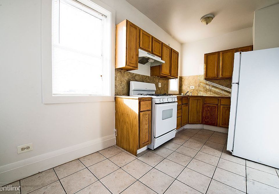 6033 S Vernon Ave Apartments Chicago Kitchen_01