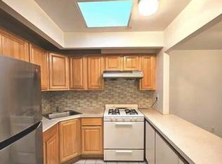 82-00 60th Ave #3, Maspeth, NY 11378