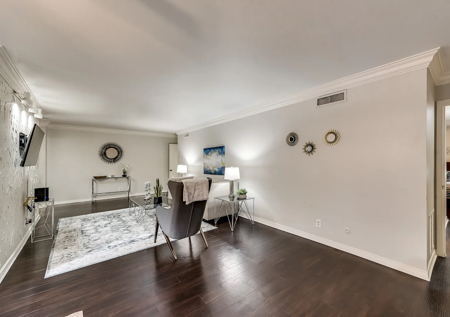 GP66B World Cup Stay - 10 min to AT&T - Sleeps 4 - Public Transit — Photo 3