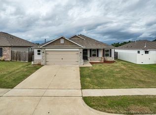 1504 S 29th Ct, Broken Arrow, OK 74014