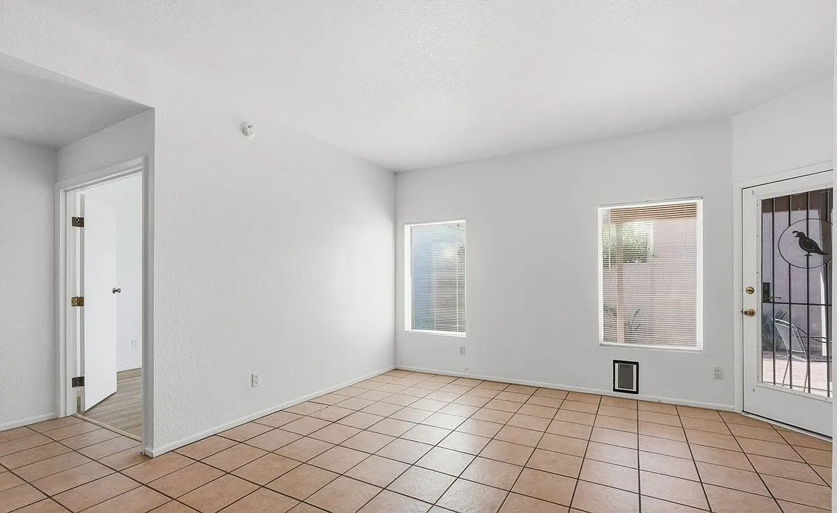 Building Photo - 5565 N Sapphire Dr