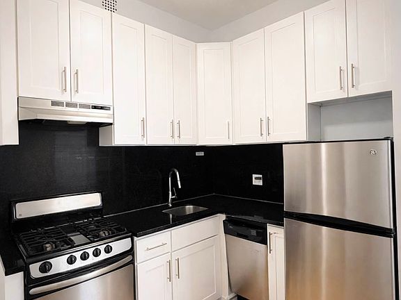 3rd image of 11 Maiden Ln APT 6D