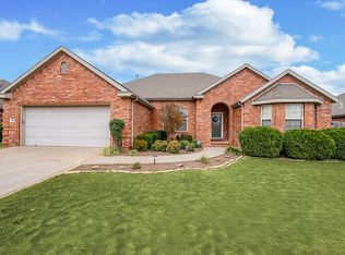 200 Dawn Dr, Centerton, AR 72719