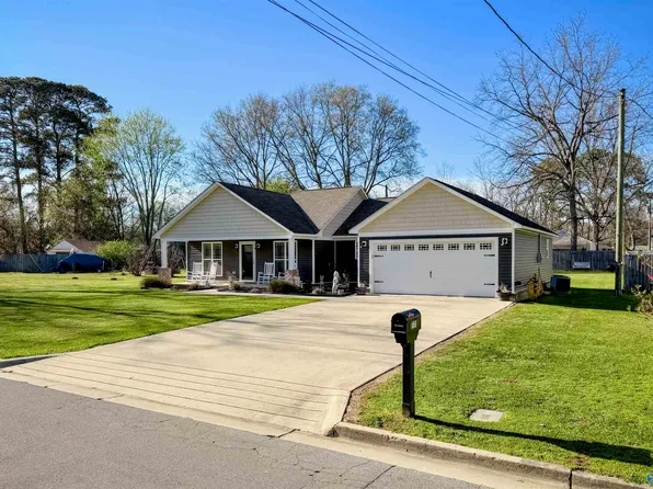 711 Short St SE, Hartselle, AL 35640