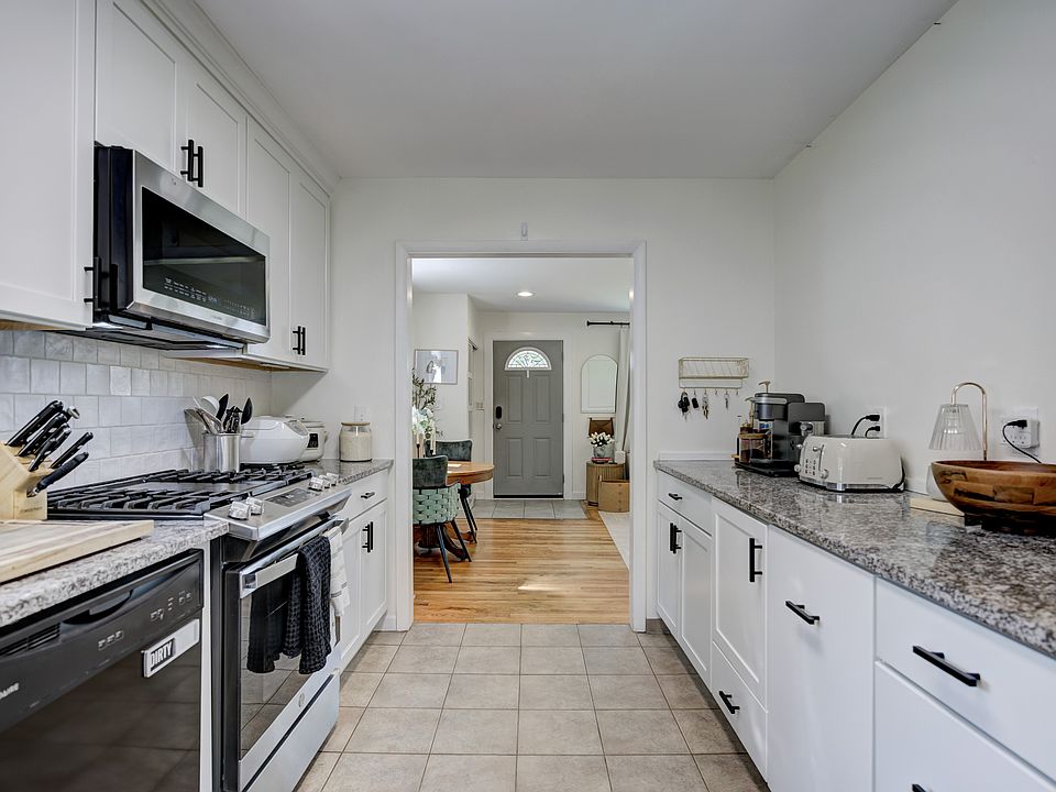 29584 Howard Ave, photo 13