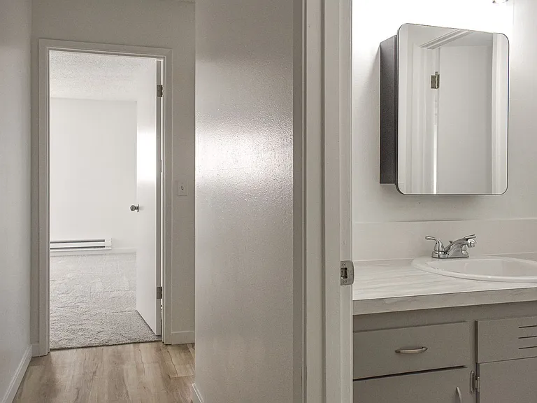 Kathy-Ann Apartments — Photo 17
