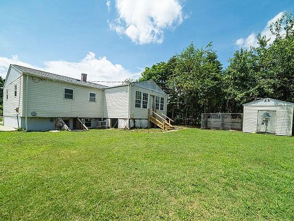 3rd image of 908 Genine Dr