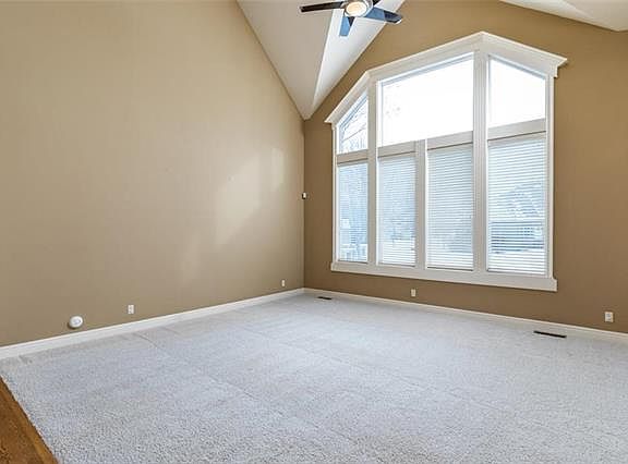 4th image of 10123 N Bradford Ave