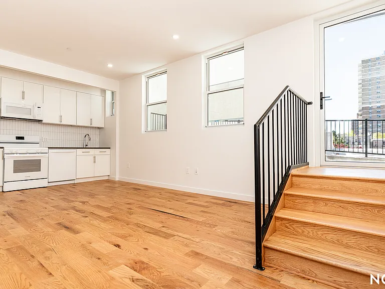 129 Graham Ave #3R — Photo 4