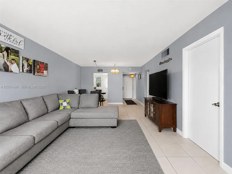 2431 SW 82nd Ave #203 — Photo 5