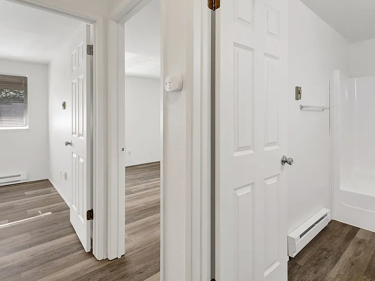1060 York St — Photo 14