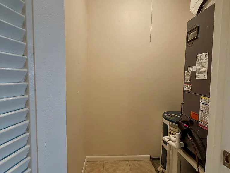 603 SW 35th St #9 — Photo 7