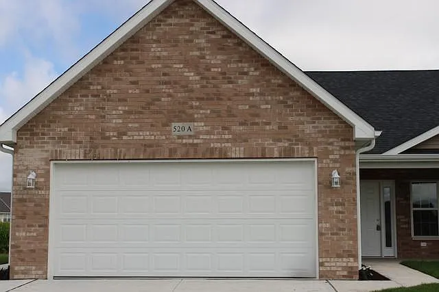 520 Carriage Ct — Photo 2