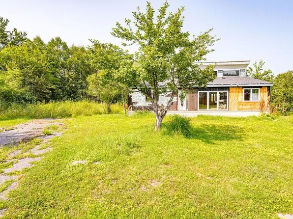 40 Nelson Dr, Silver Bay, MN 55614