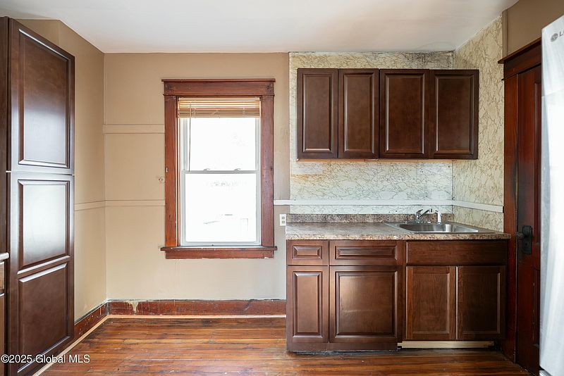 3rd image of 1207 2nd Street
