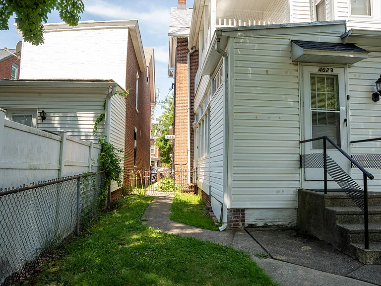 462 N Charlotte St #B — Photo 17