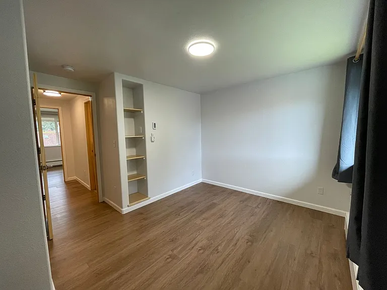 1820G5 Larch St — Photo 20