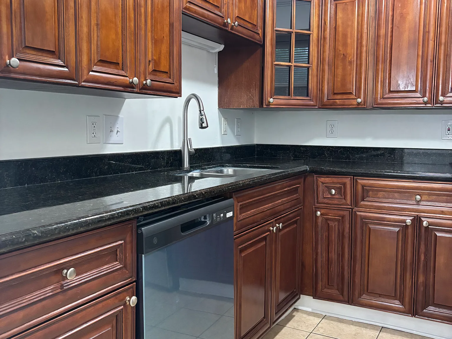 2 bed, 2.5 bath, 1240 sqft, $1,450 — Photo 4