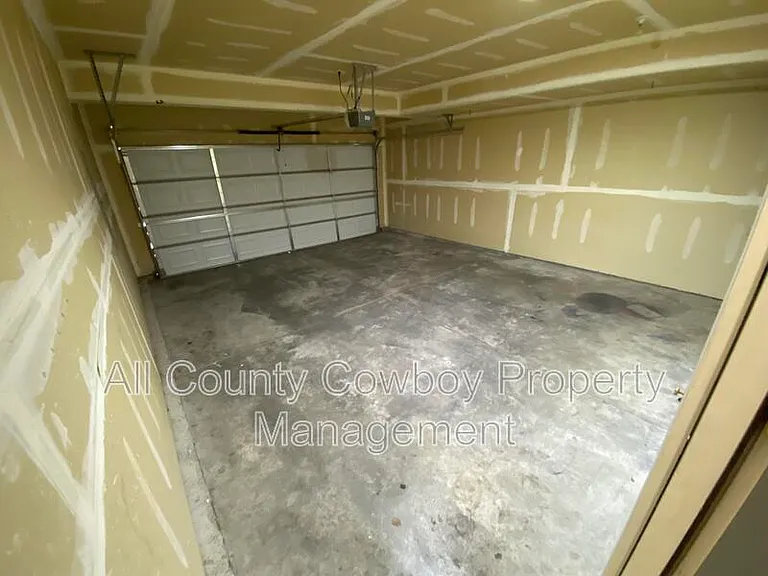 710 W 2nd St — Photo 12