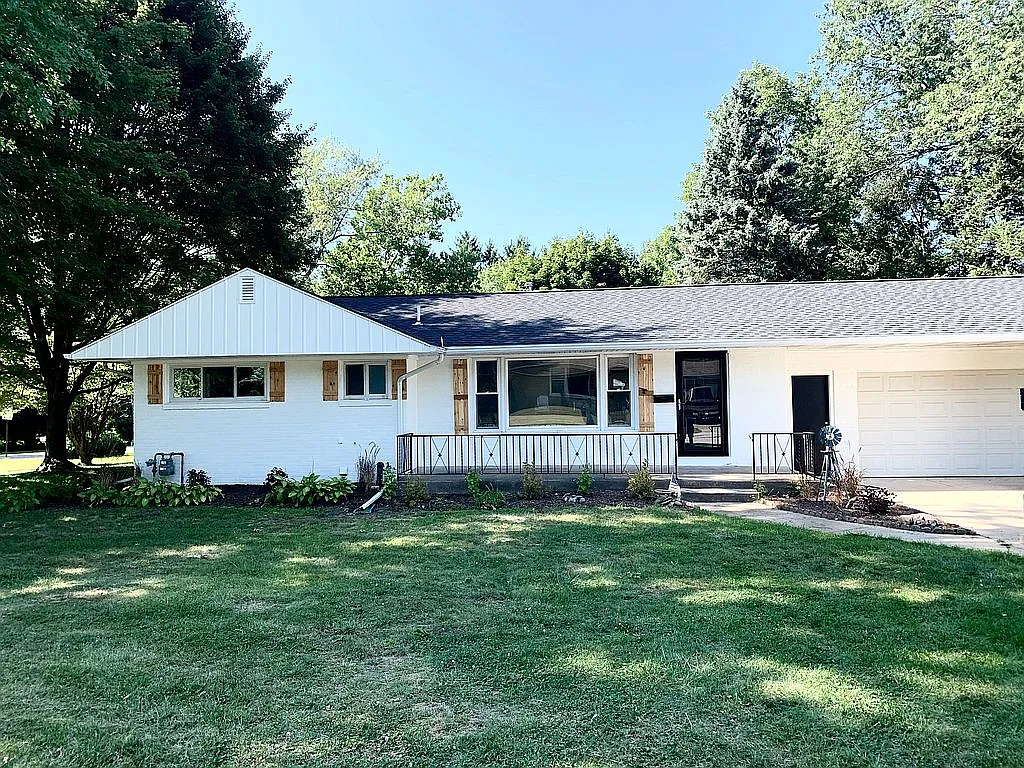 4686 Village St photo 1