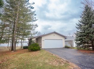 2514 Candlewick Dr SE, Poplar Grove, IL 61065