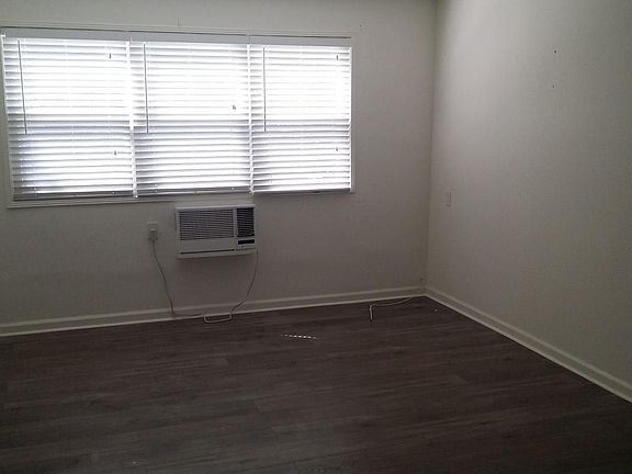 4th image of 460 S Detroit St APT 2