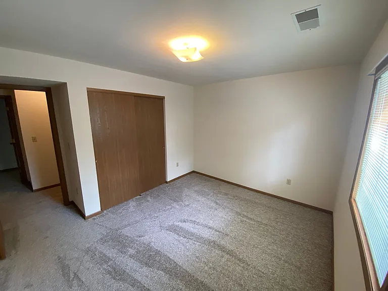 Riverbend East Apartments — Photo 22
