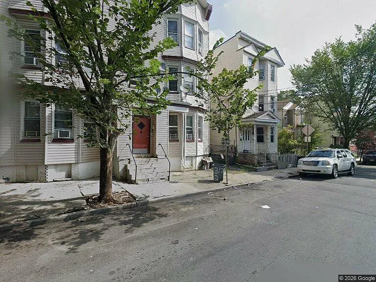 3 bed, $1,750 — Photo 1