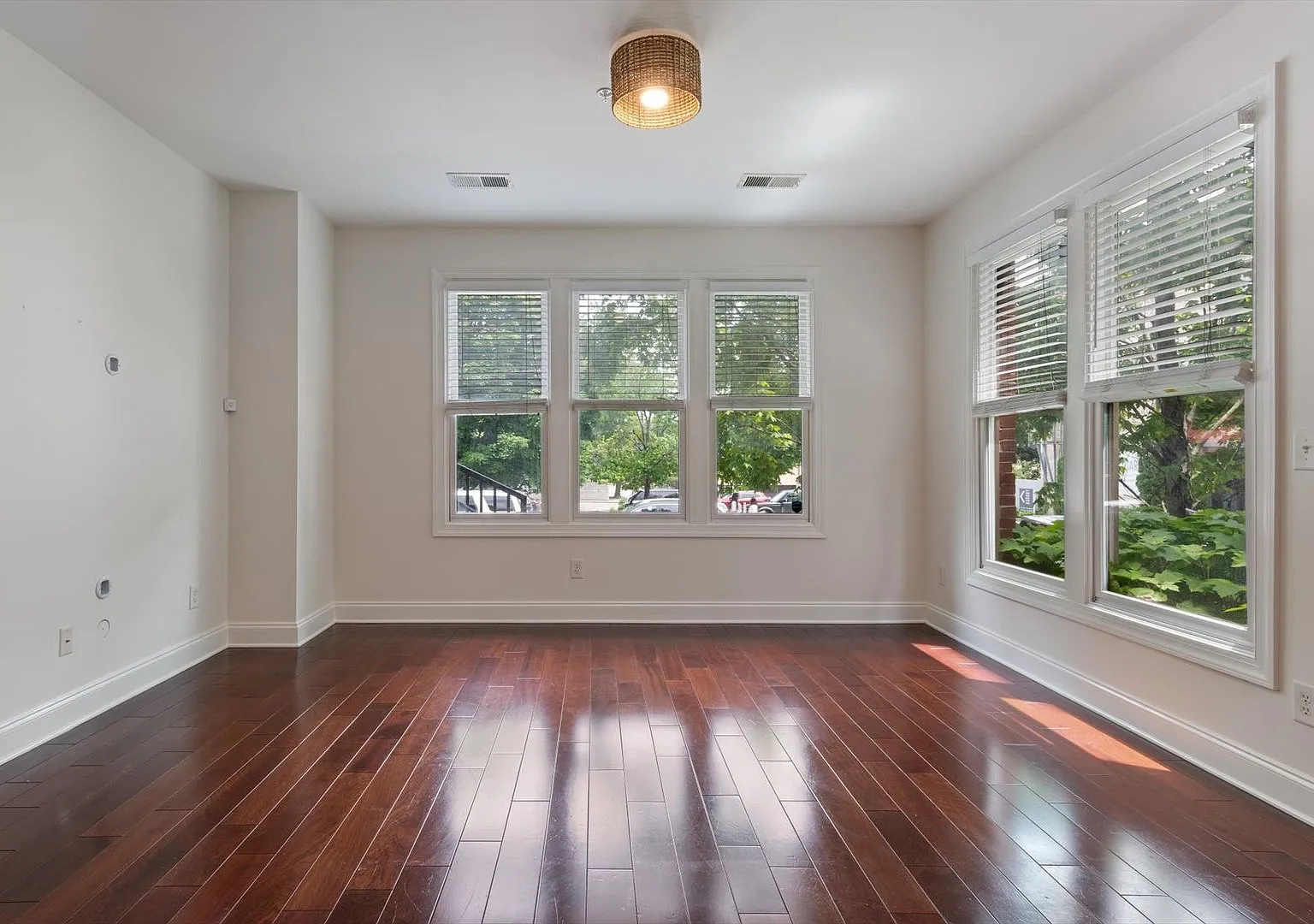 Germantown Modern Living! — Photo 4