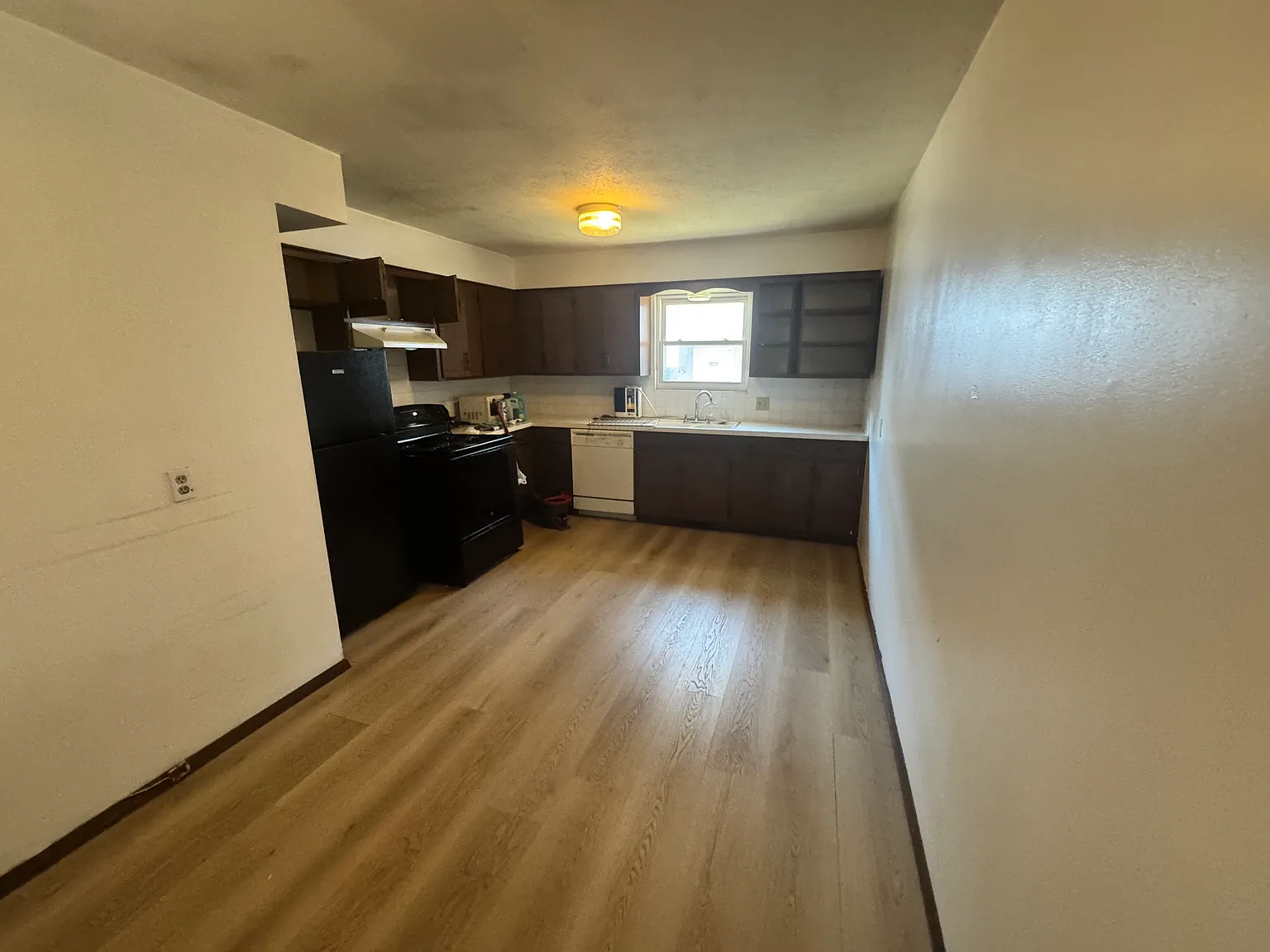 2 bed, 1000 sqft, $1,100 — Photo 3