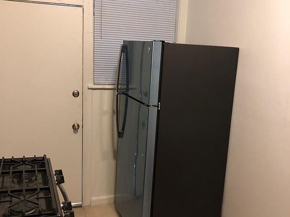 3rd image of 4234 1/2 S Michigan Ave APT 1E