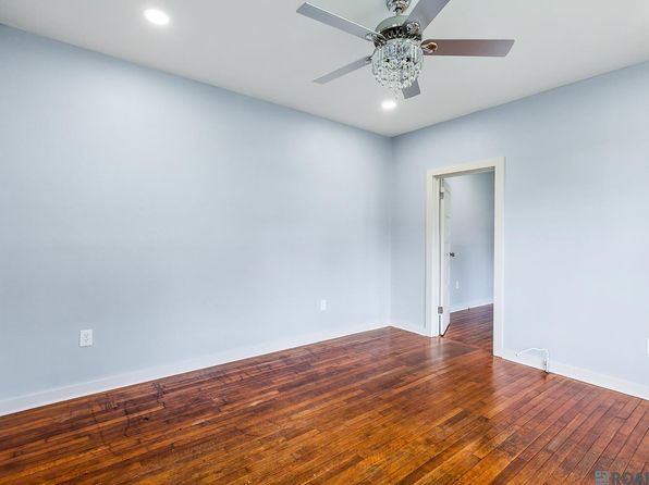 baton-rouge-louisiana-441803309 picture