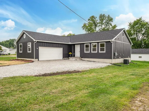 118 4th St, Hebron, OH 43025