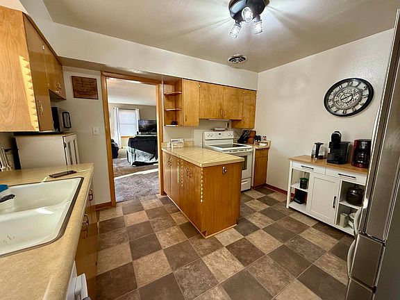 2nd image of 104 Maple Ave