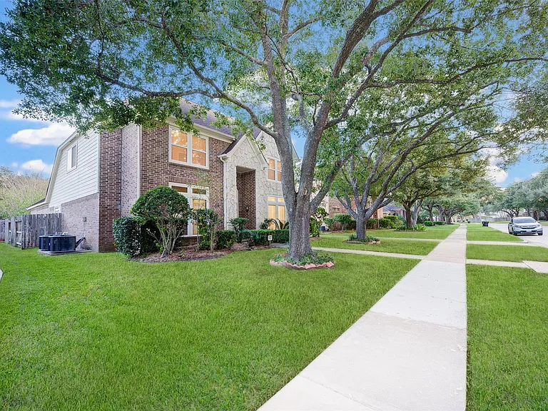 2027 Westshore Dr — Photo 4