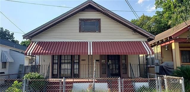 1st image of 4025 Annunciation St