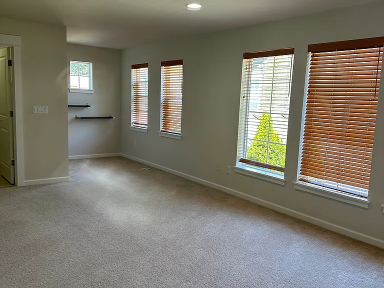 630 Kitsap Ave NE — Photo 6
