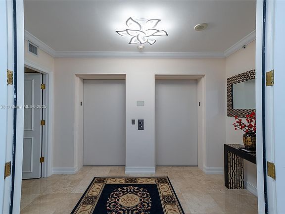 5th image of 20201 E Country Club Dr APT 606