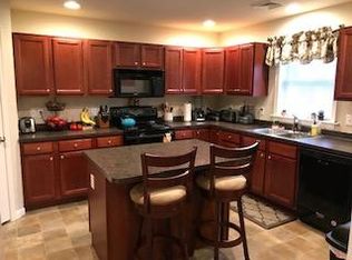 12 Forest Hill Rd, Leola, PA 17540