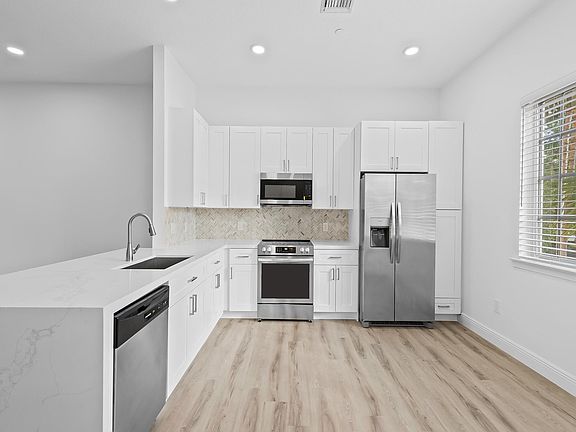 3rd image of 510 SE 7th Street #403