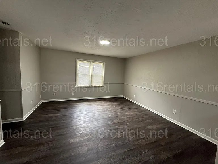 2943 S Volutsia Ave — Photo 9