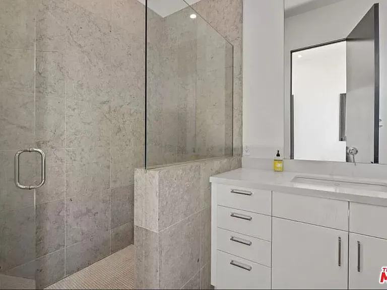 800 N Harper Ave — Photo 12