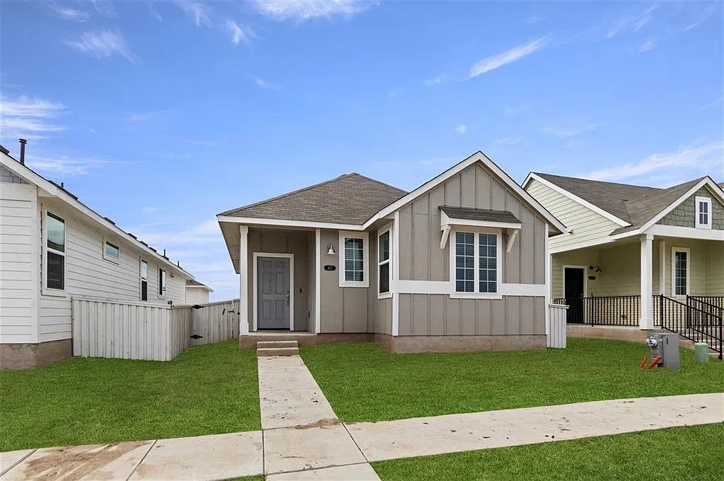 2 bed, 1127 sqft, $1,799 — Photo 2