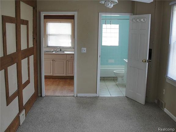 4th image of 20329 Hugh St