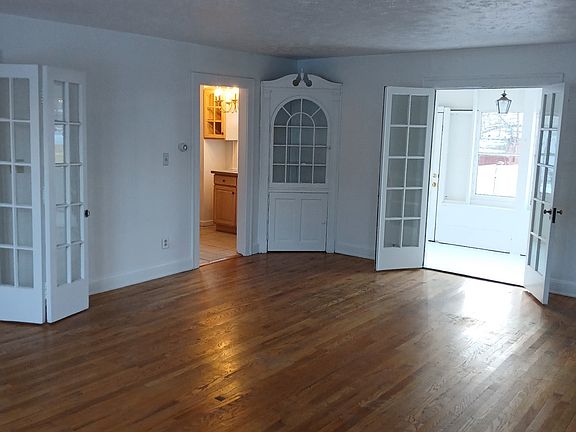 2nd image of 3520 Ingleside Rd