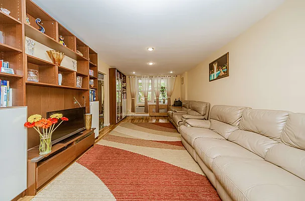 Sold by Maximillion Realty, Inc. | media 11