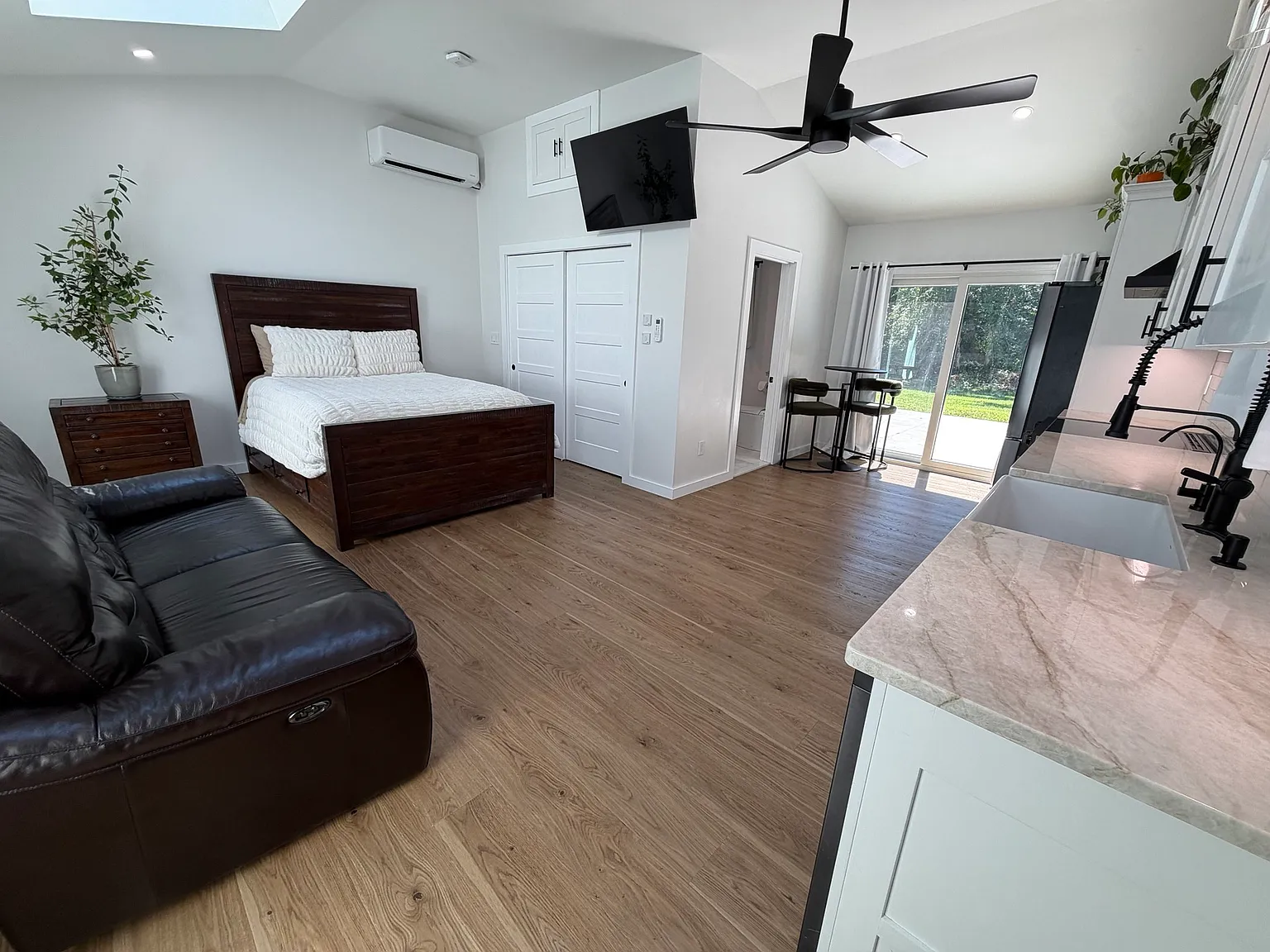 1 bed, 1.0 bath, 600 sqft, $2,500 — Photo 2
