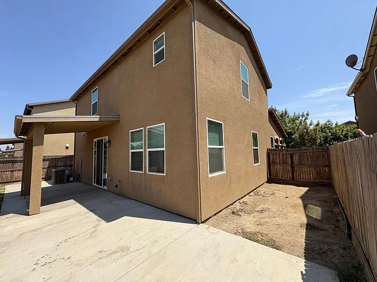 641 S Laguna St — Photo 42