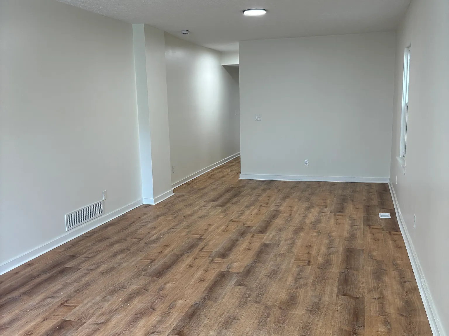 440 N Garfield Ave — Photo 2