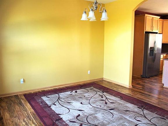4th image of 307 Glen Carin Dr NE